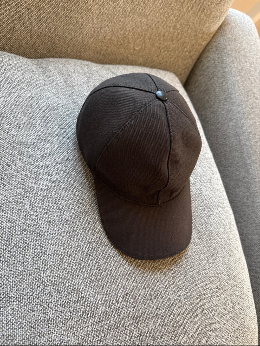 Authentic Gucci Black Cap with Green and Red Stripe - Picture 14 of 14